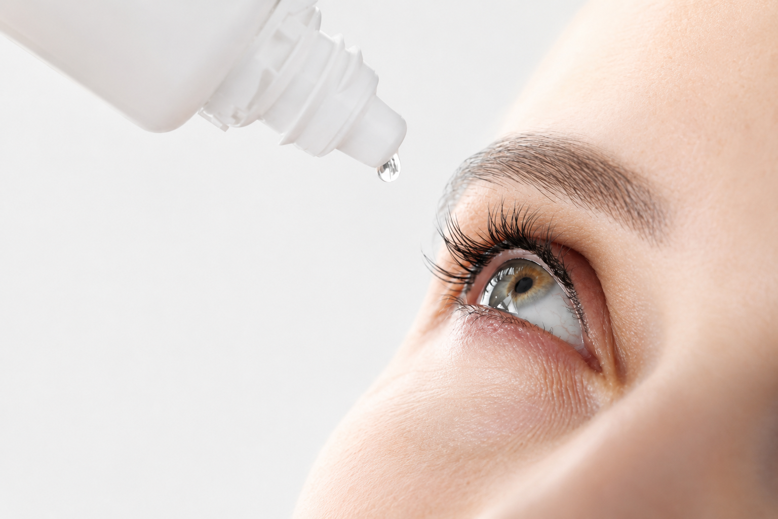 Utilizarea corectă a EyeContact Drops